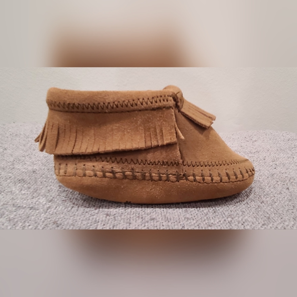 NWOT Minnetonka Moccasins Toddler 6